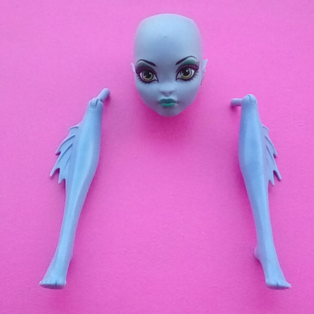 Monster high doll create a sea monster head & leg parts